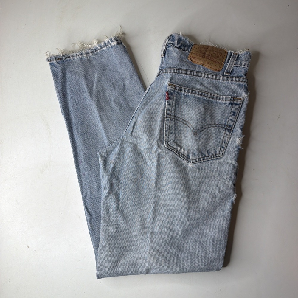 Levi's 550 Men's 32x32 Light Wash Blue Jeans Relaxed Straight Leg Denim